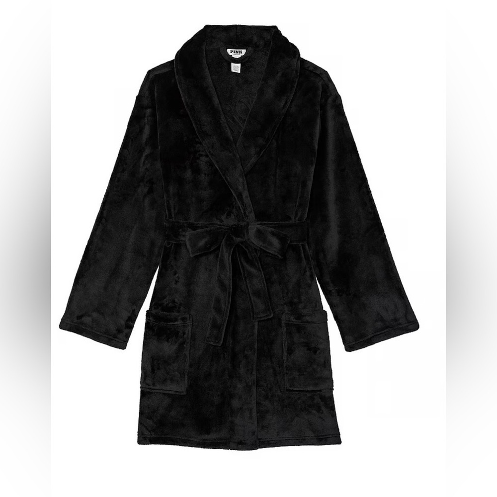 PINK
FLUFFY ROBE